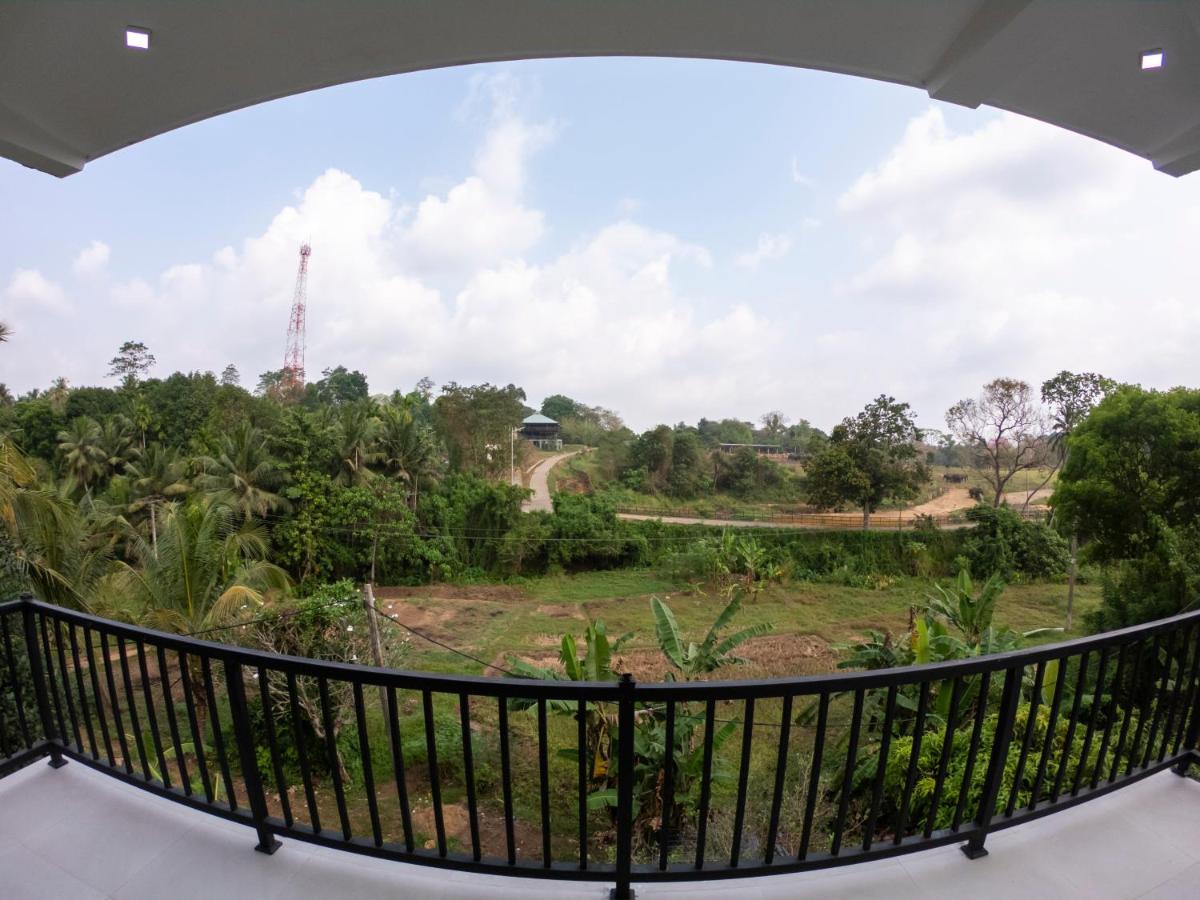 Pinnawala Elephant Front View Hotel Rambukkana Dış mekan fotoğraf