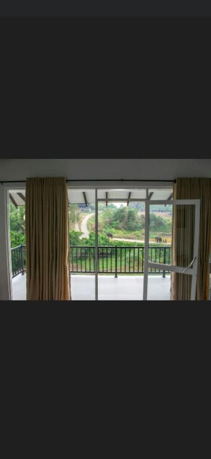 Pinnawala Elephant Front View Hotel Rambukkana Dış mekan fotoğraf